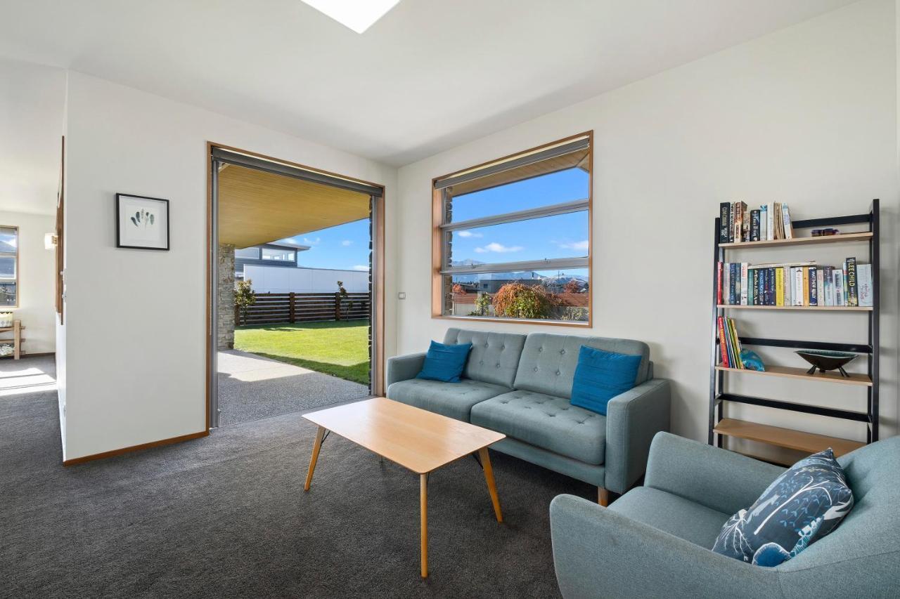 Infinity Views - Modern Holiday home