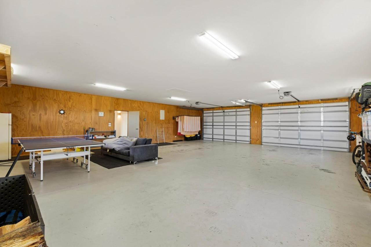 Infinity Views - Modern Holiday home Wanaka