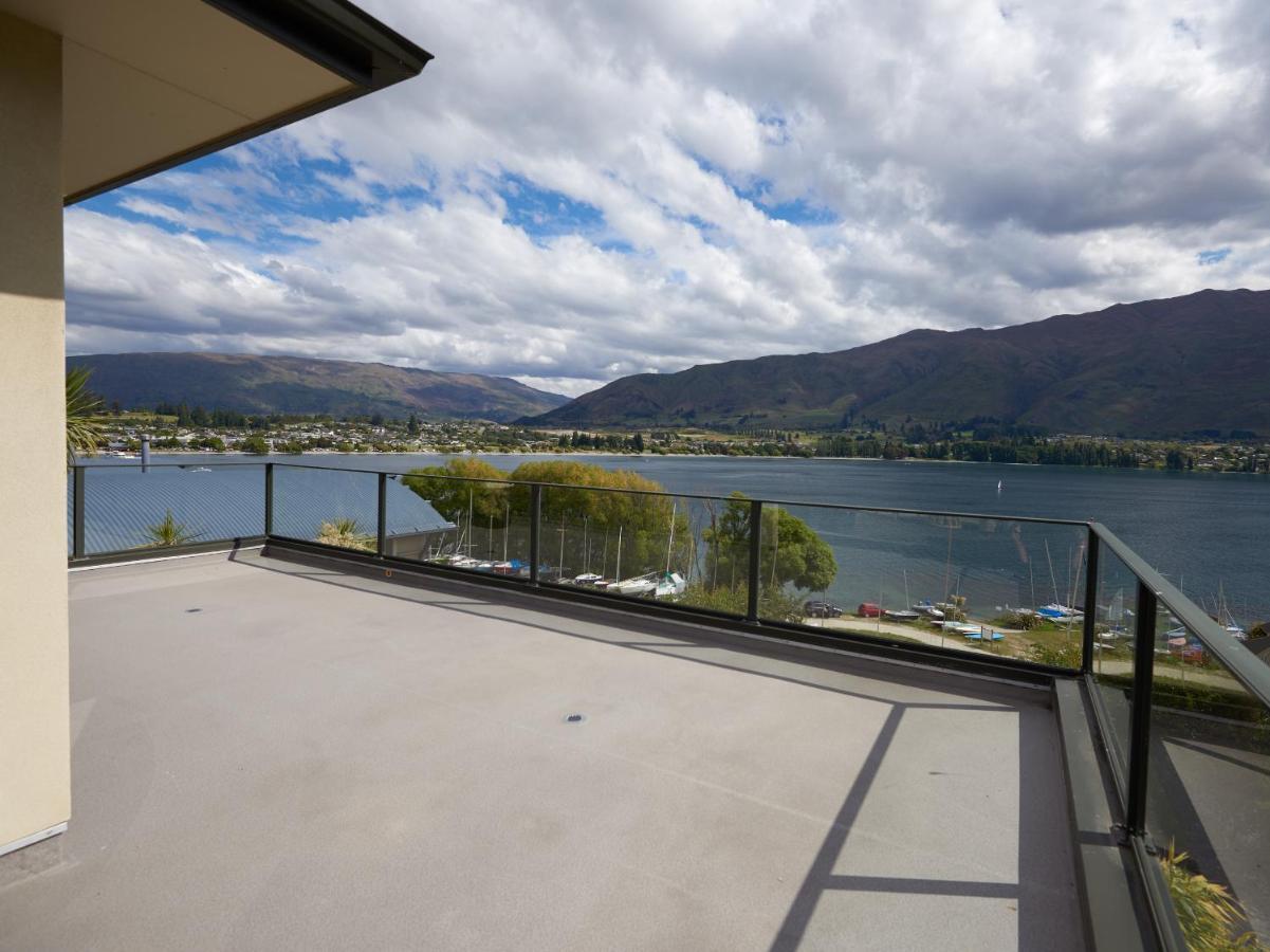 Lakeside Serenity -