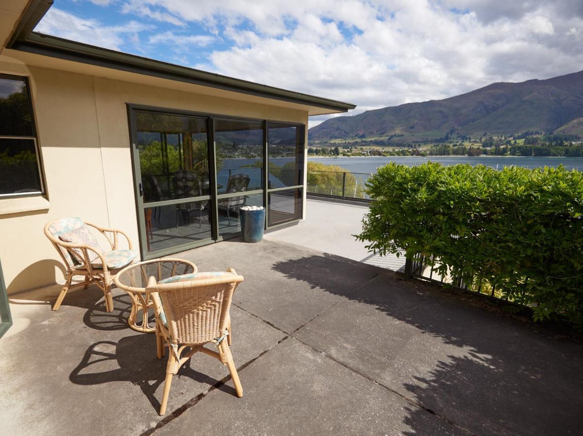Lakeside Serenity -