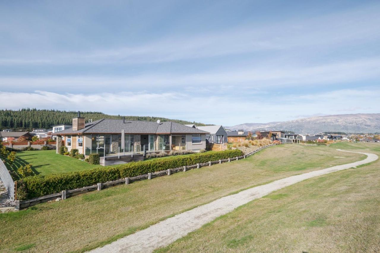 Infinity Views - Modern Holiday home
