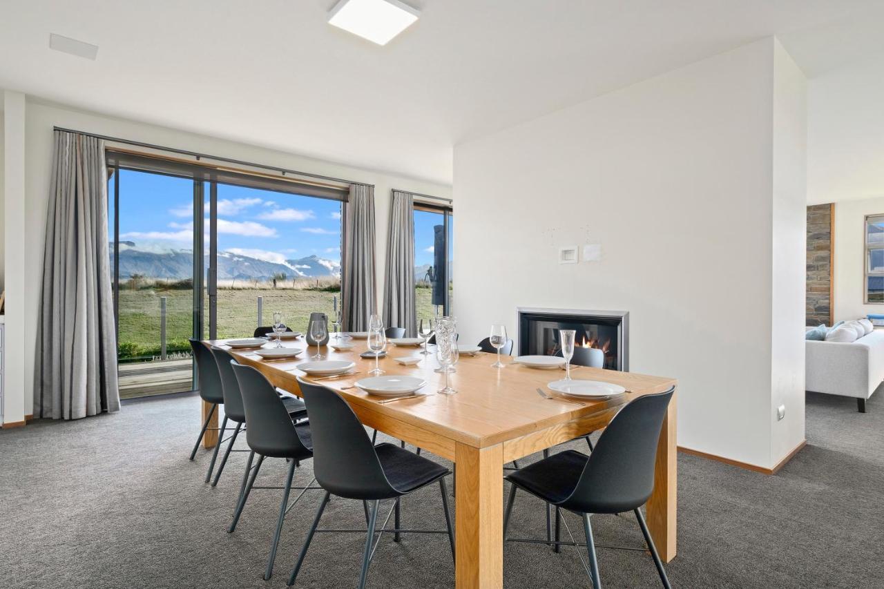 Infinity Views - Modern Wanaka