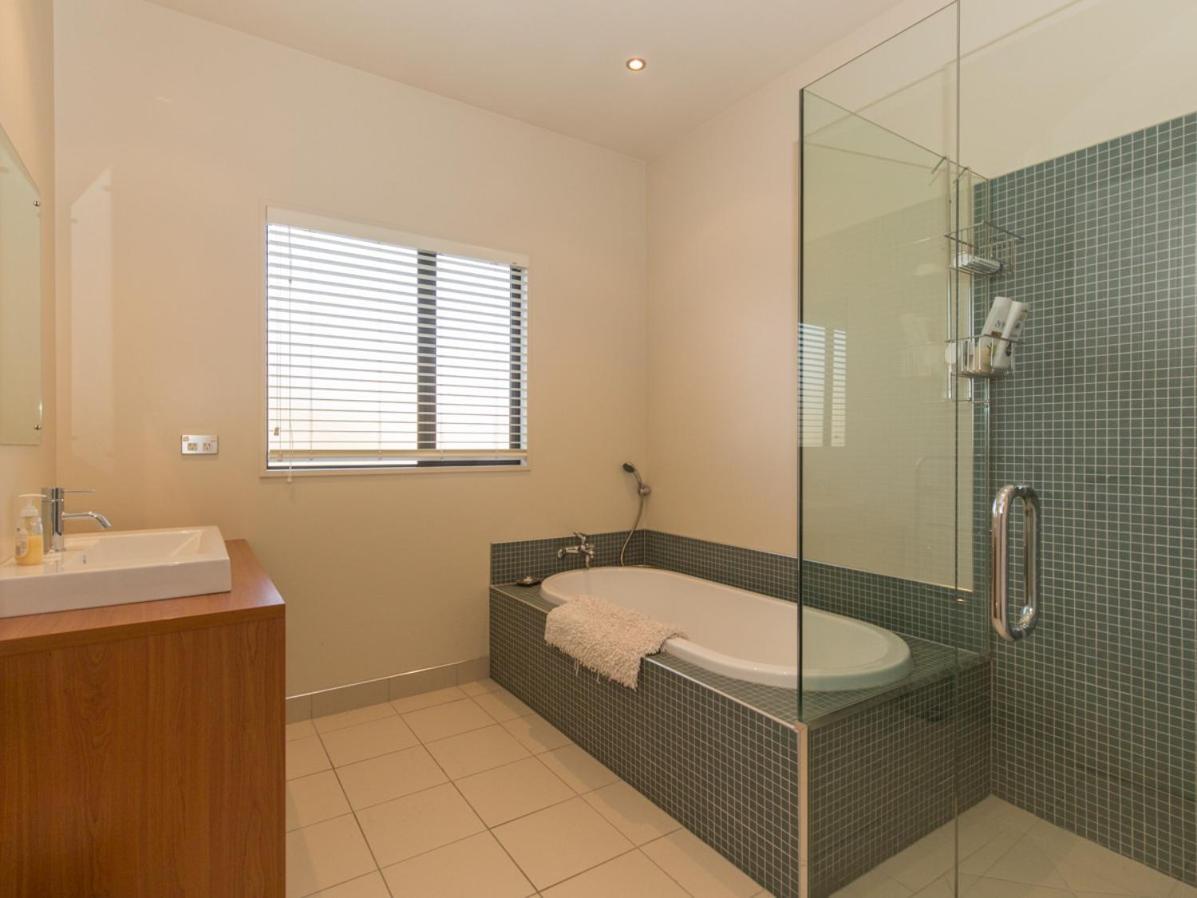 Modern Haven - *