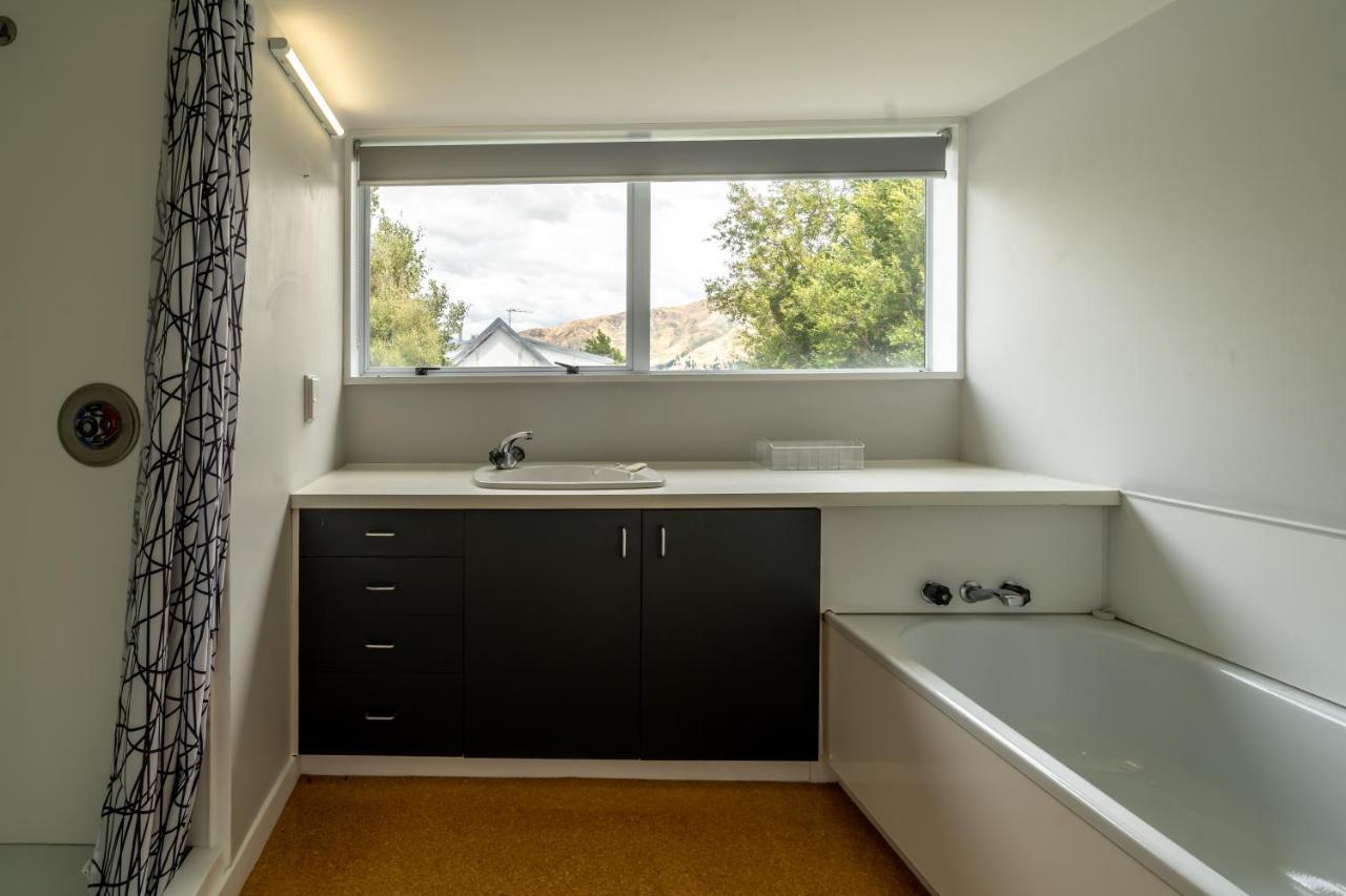 Views, Space, Comfort, The Perfect Holiday Treat Holiday home Wanaka