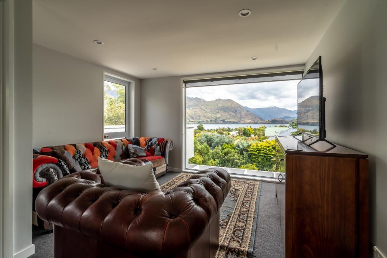 Views, Space, Comfort, The Perfect Holiday Treat * Wanaka