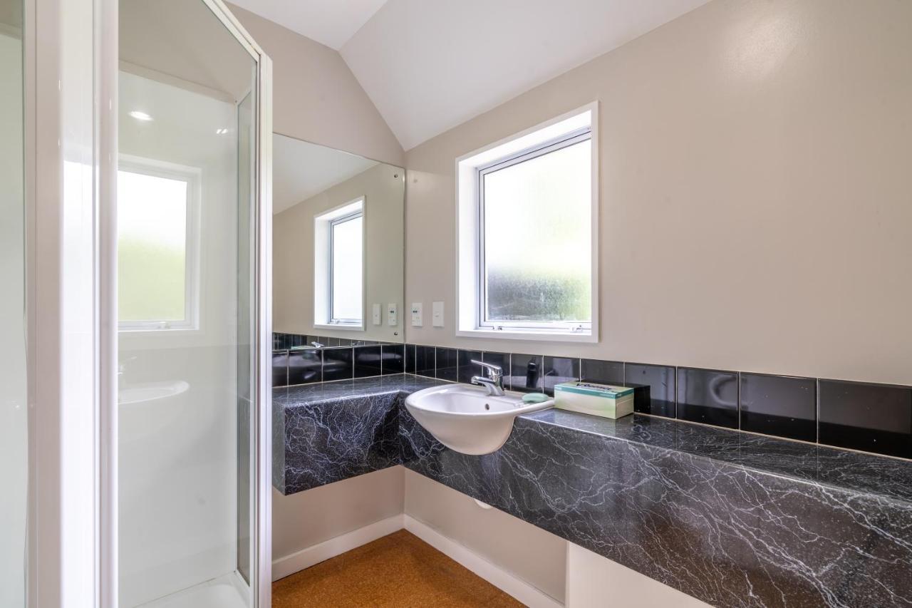 Views, Space, Comfort, The Perfect Holiday Treat Holiday home Wanaka