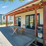 The Lakefront Gem - Wanaka Holiday Home