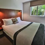 Lakeside Apartments