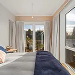 Lagoon Huts - Albert Town Holiday Unit