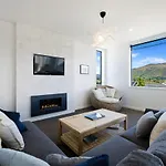 Karearea Views - Wanaka Holiday Home