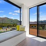 Karearea Views - Wanaka Holiday Home