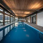 Apartment 26 - Lakefront Location - Swimming Pool - Spa - Gym