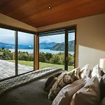 Aurum - Sleeps 6 - Stunning Lake Views