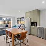 Parkside Views - Wanaka Holiday Home