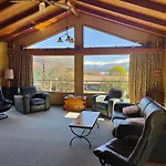 Retro Ski Lodge - Wanaka Holiday Home