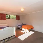 Kowhai Cottage - Wanaka Holiday Home