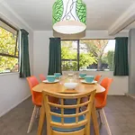 Kowhai Cottage - Wanaka Holiday Home