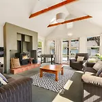 Charming On Cherry - Wanaka Holiday Home