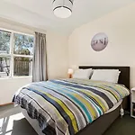 Charming On Cherry - Wanaka Holiday Home