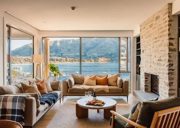 Apartment 26 - Lakefront Location - Swimming Pool - Spa - Gym