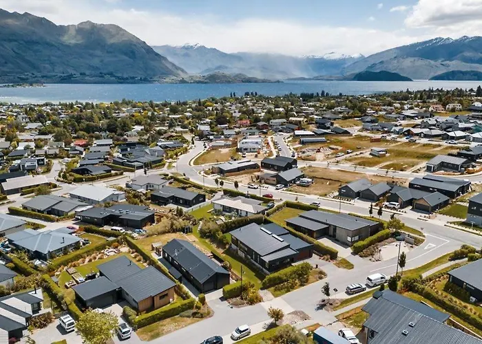 Magic Central Wanaka Living