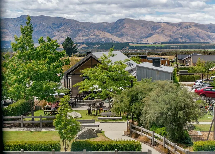 The Alpine Pad - Wanaka Holiday Apartment