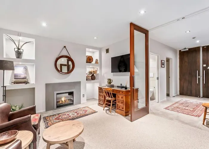 Pembroke - Luxury 1 Bedroom Apartment