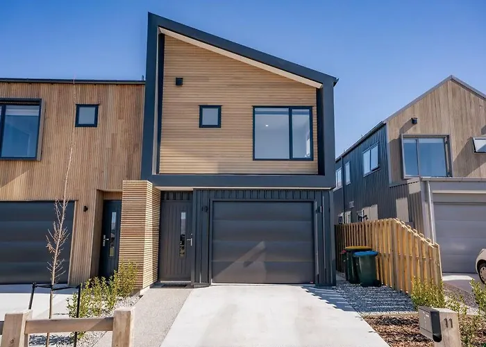 Parkside Views - Wanaka Holiday Home