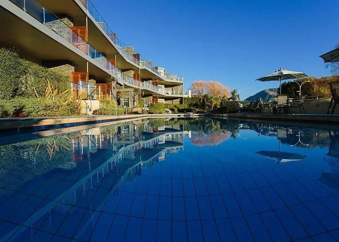 Lakeside Apartments