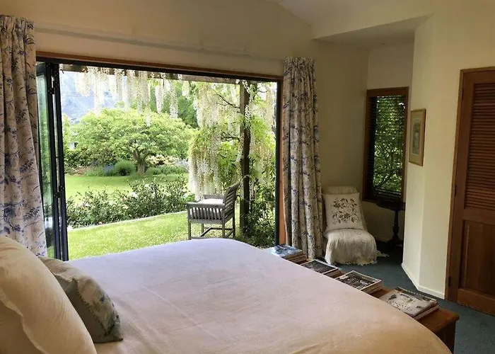Central Wanaka | Lake & Mtn Views | Well Appointed