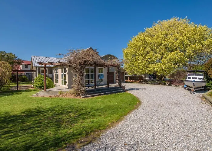 Charming On Cherry - Wanaka Holiday Home