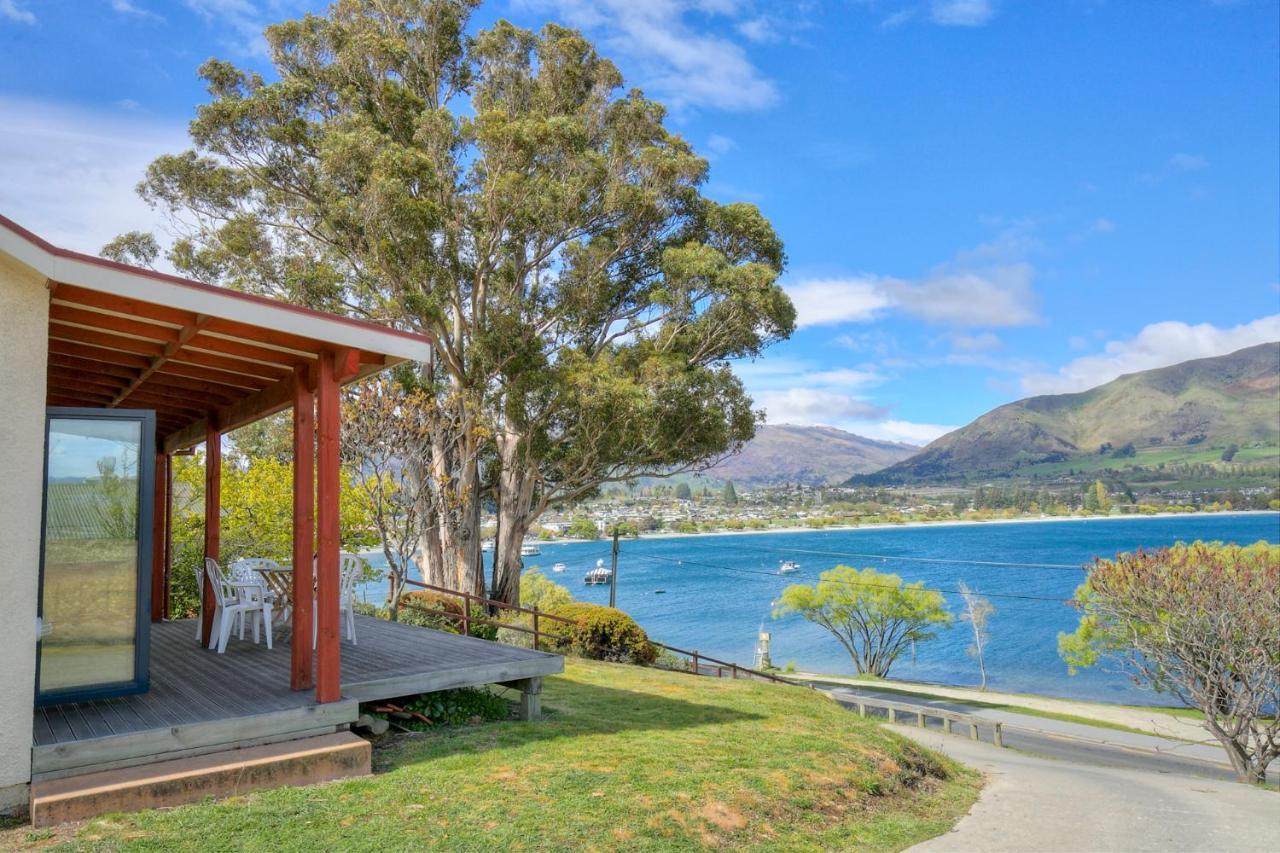 The Lakefront Gem - Holiday home Wanaka