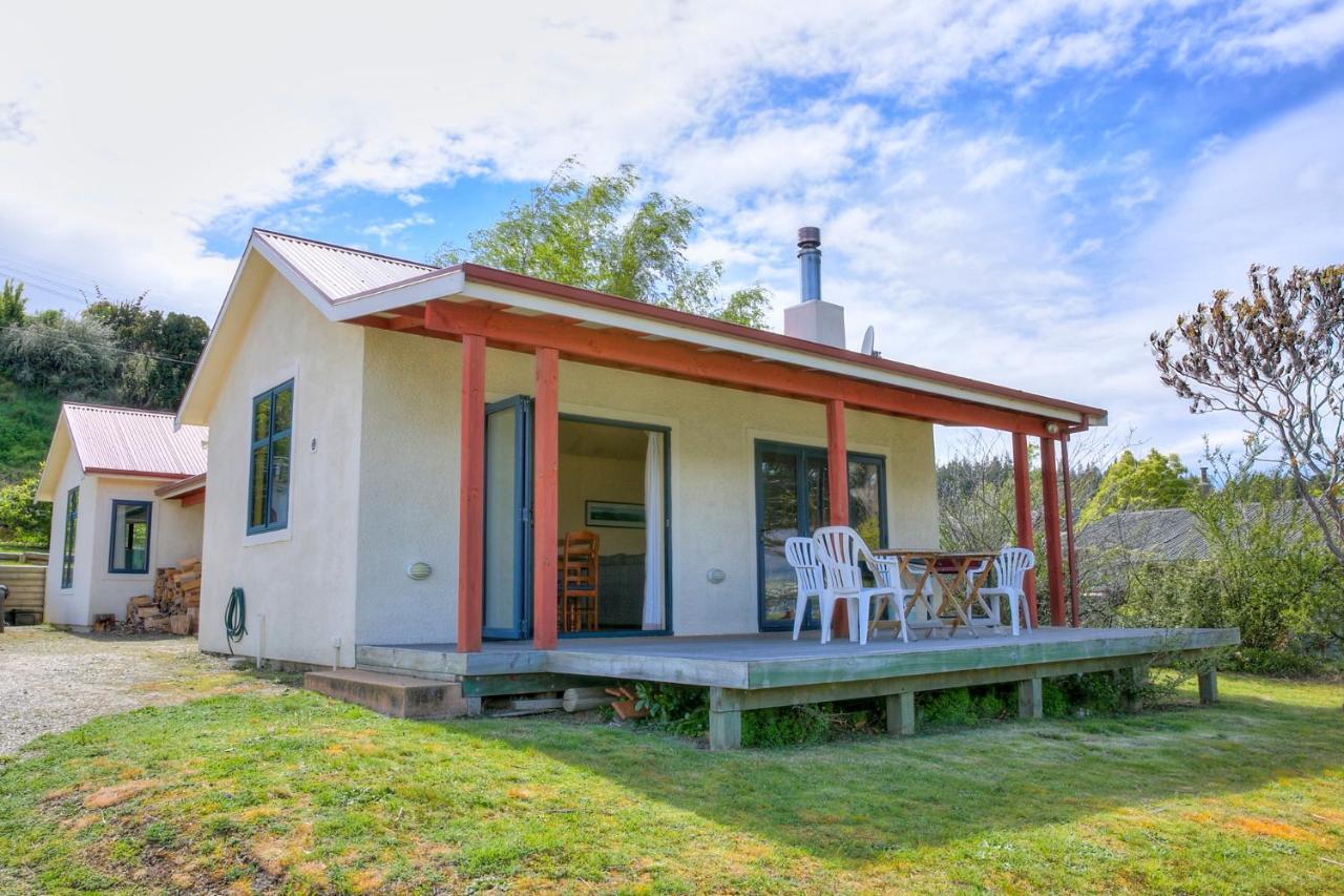 The Lakefront Gem - Holiday home Wanaka