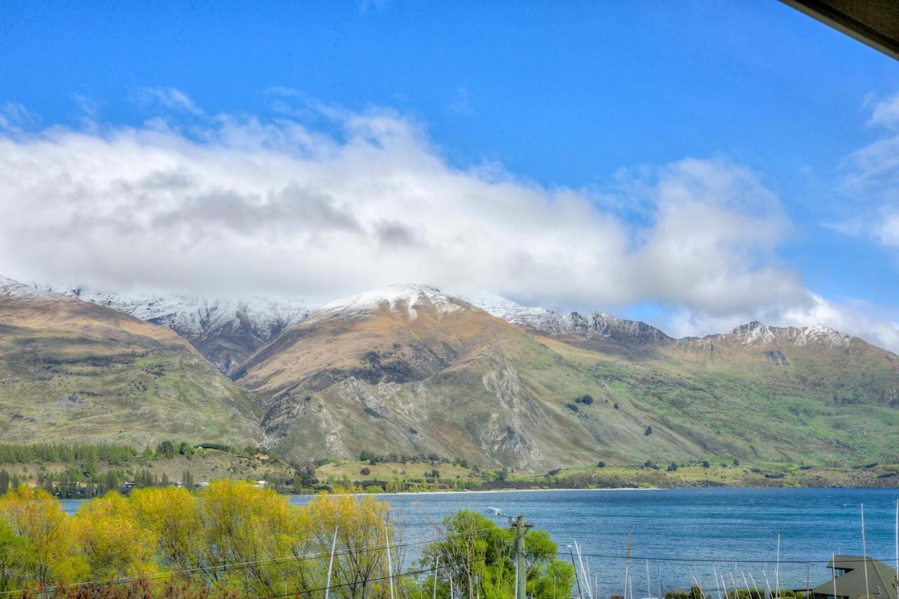 The Lakefront Gem - Holiday home