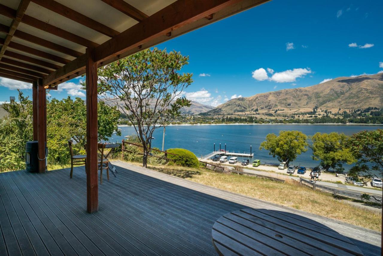 The Lakefront Gem - Holiday home Wanaka