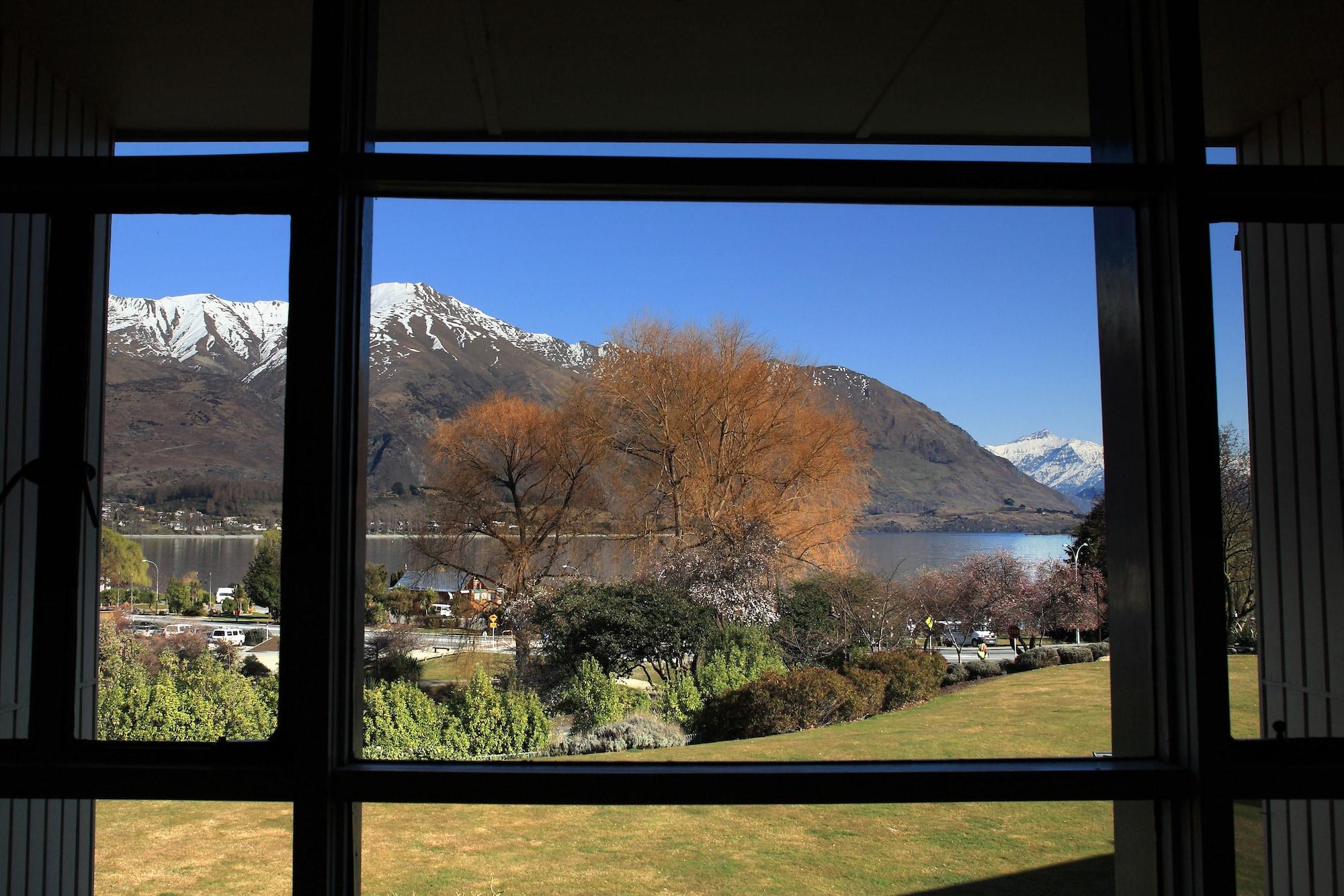 Wanaka Hotel 3*