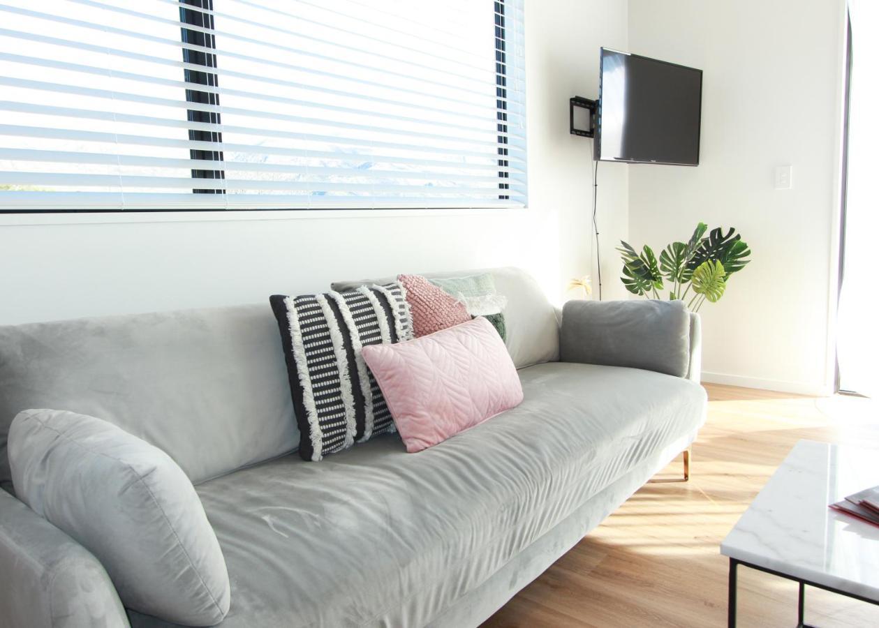 3 - Sunny Brand New House * Wanaka