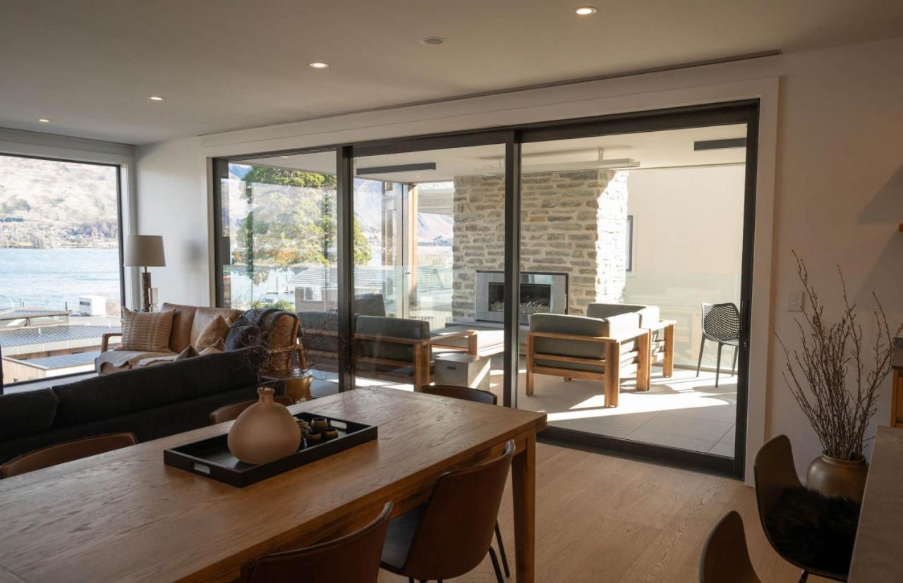 Genoa - Sleeps 6 - Lakefront Apartment