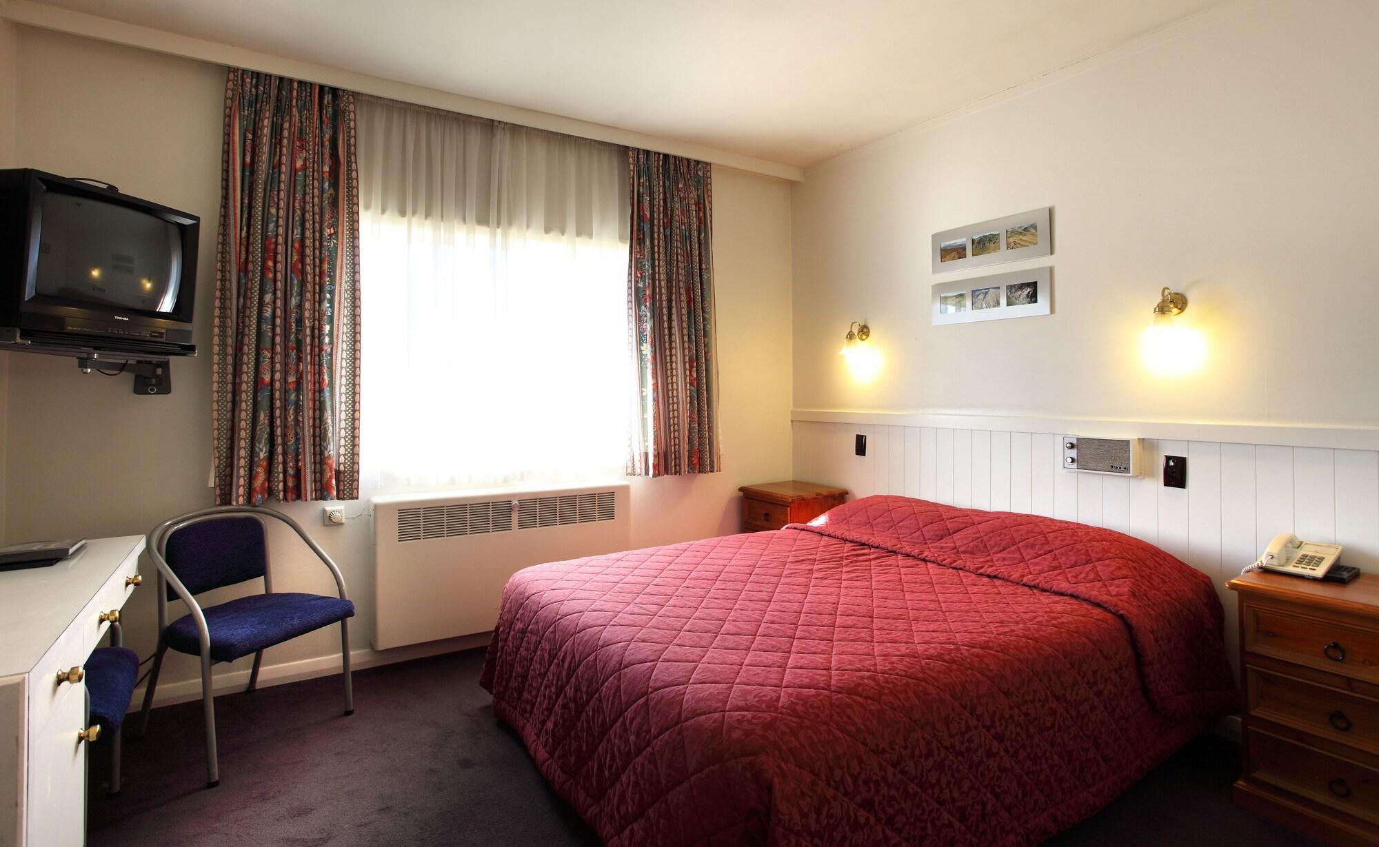 Wanaka Hotel 3*