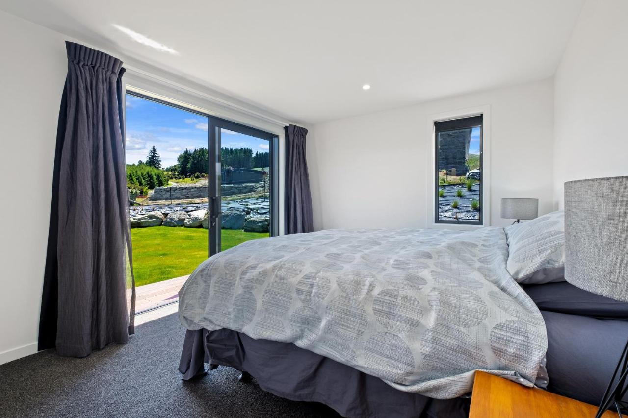 Karearea Views - Holiday home Wanaka