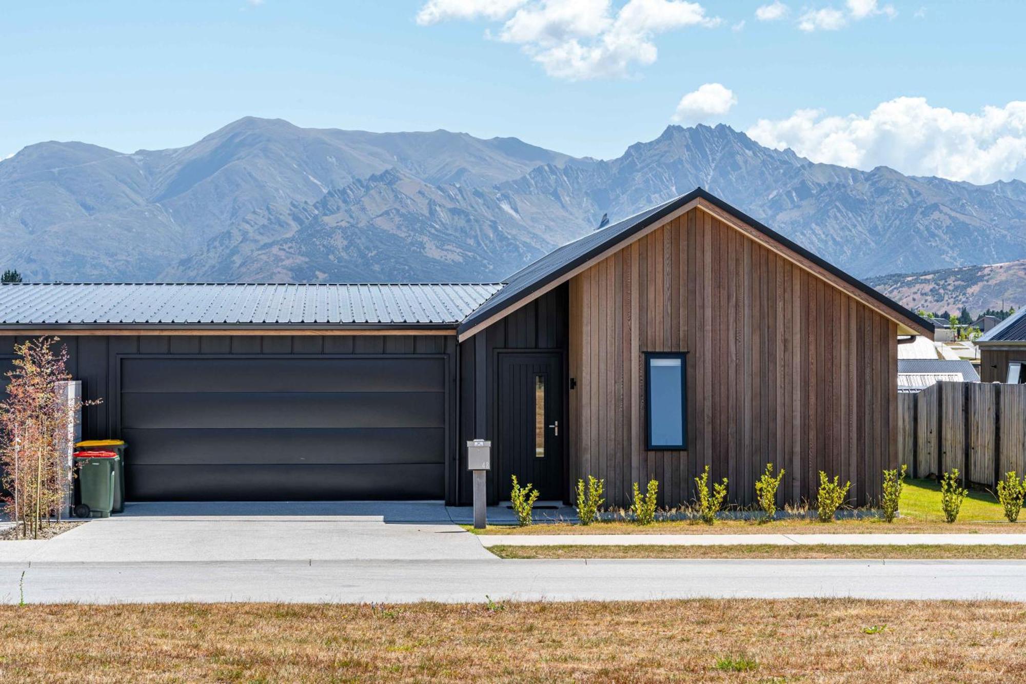 Breathtaking Mountain Panorama Wanaka