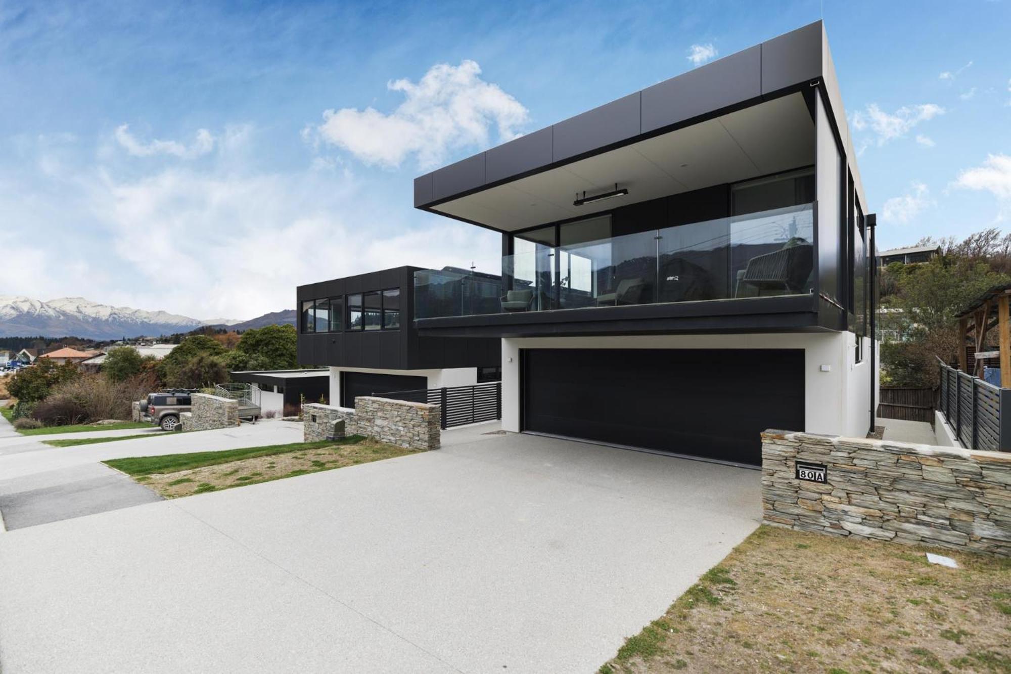 Aurora, Luxury In The Heart Of