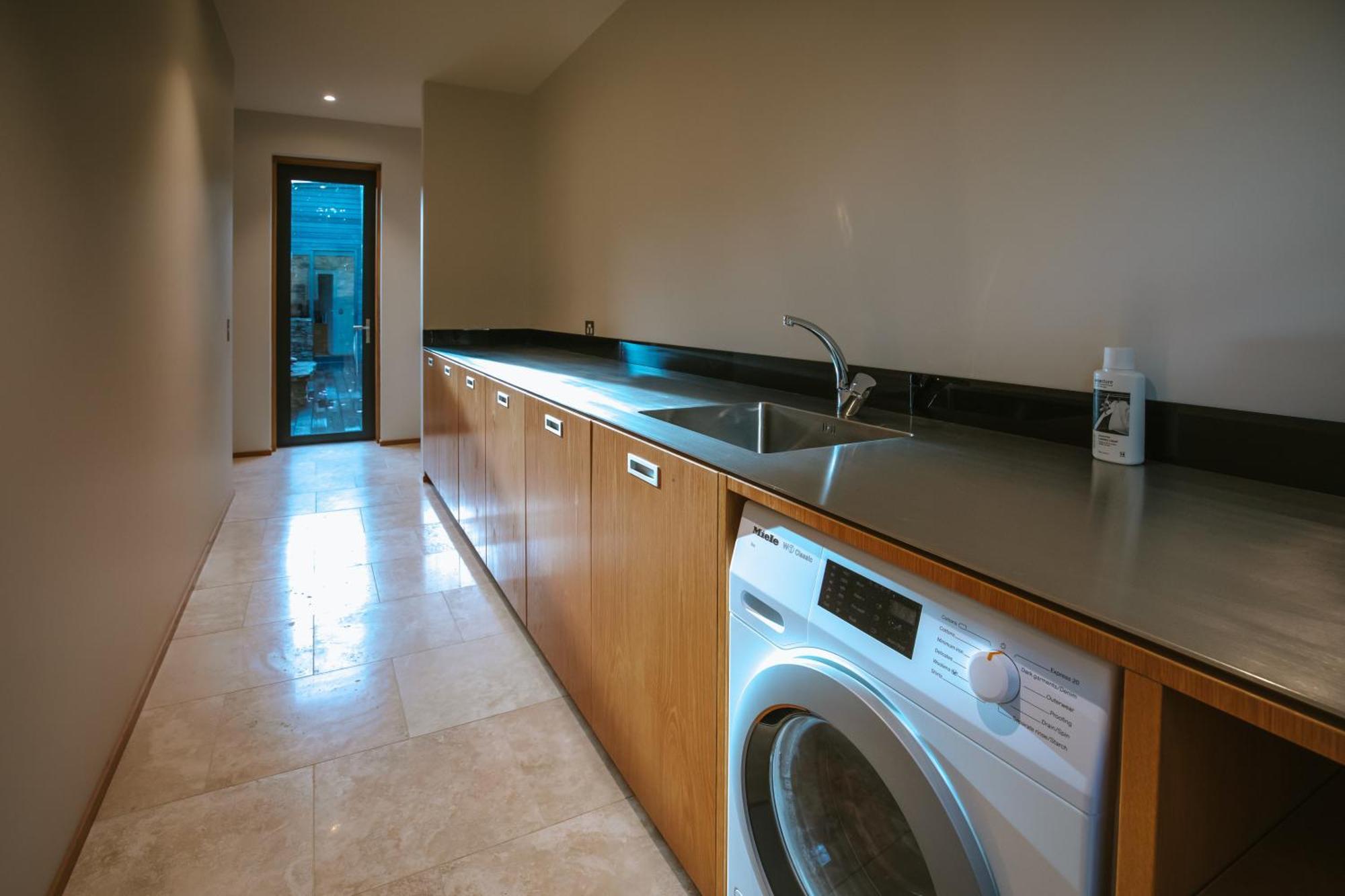 Holiday home Aurum - Sleeps 6 - Stunning Views Wanaka