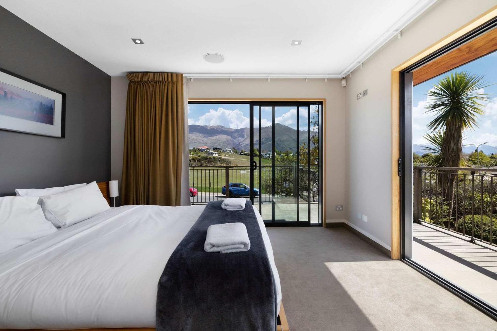 Family Retreat * Wanaka
