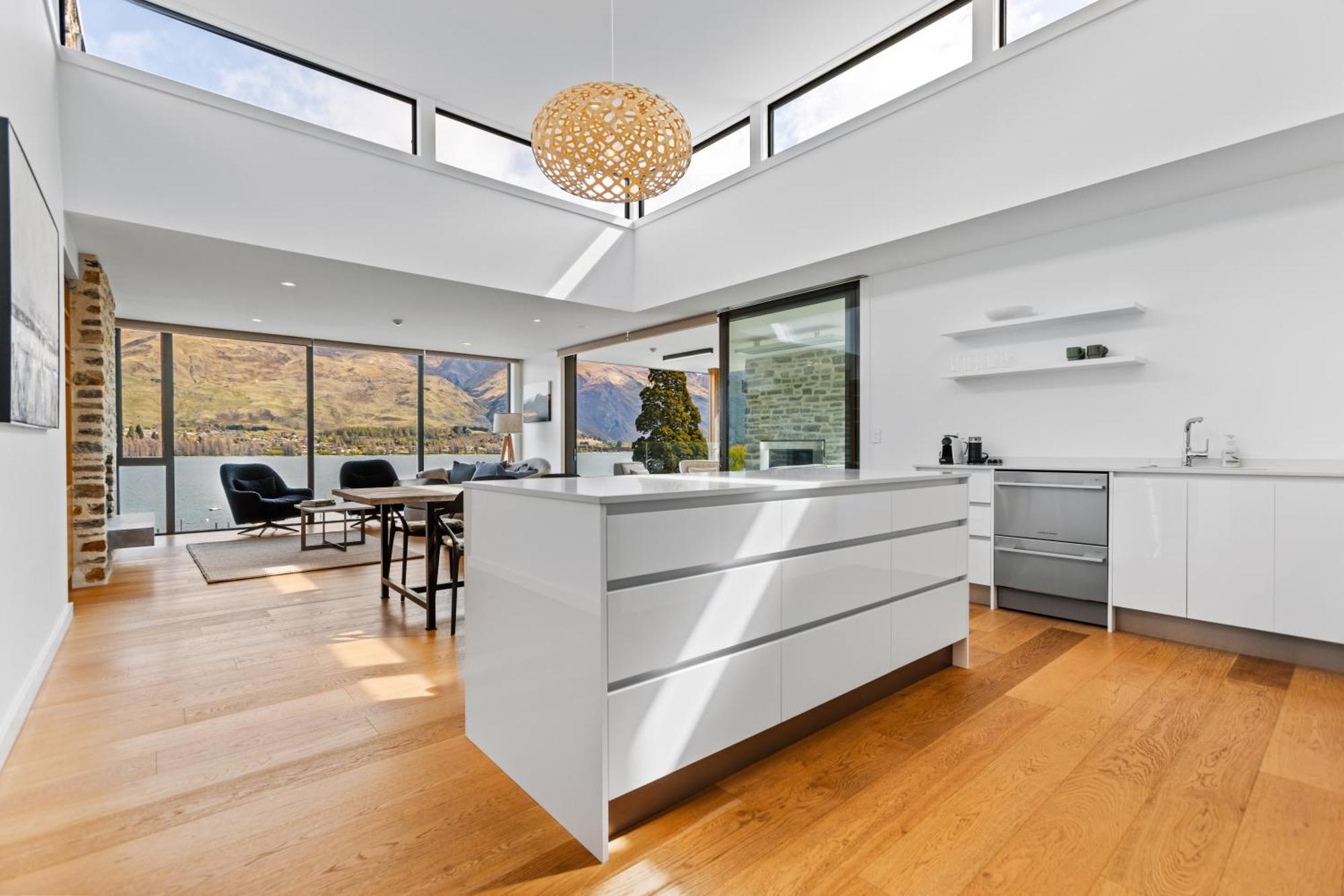 Penthouse With Marina Views - Or Two Bedroom * Wanaka