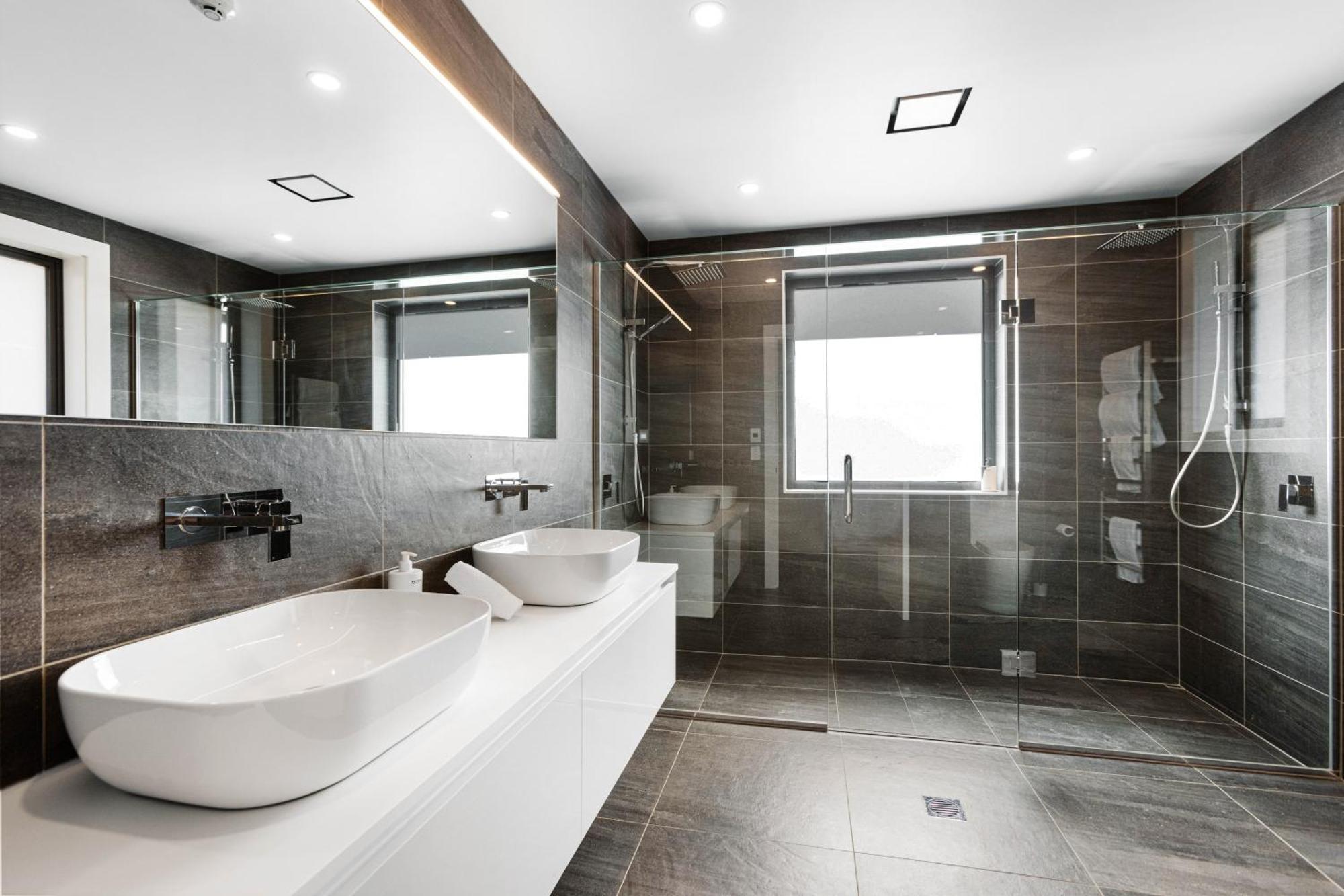 Penthouse With Marina Views - Or Two Bedroom *