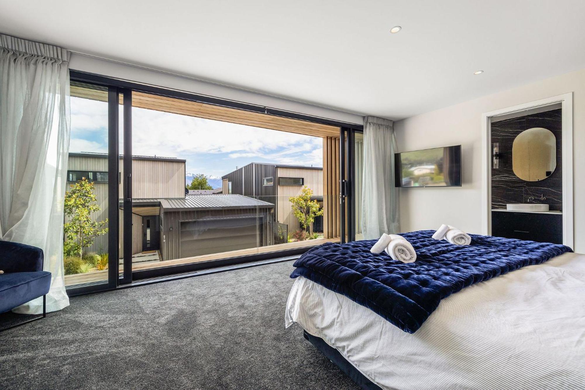 Absolute Luxury On Warren *