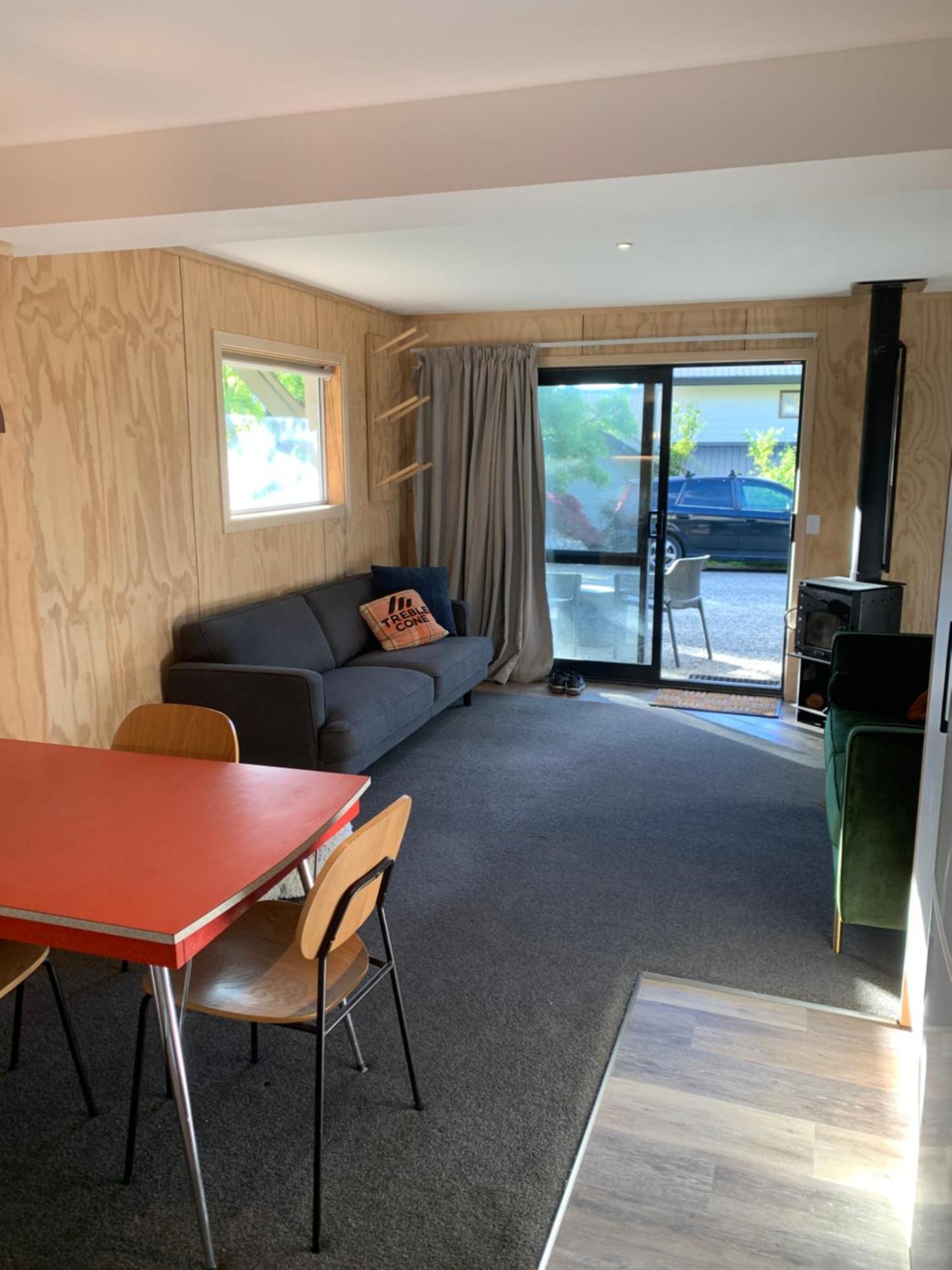 2 Bedroom, Walk To Town Apartment Wanaka