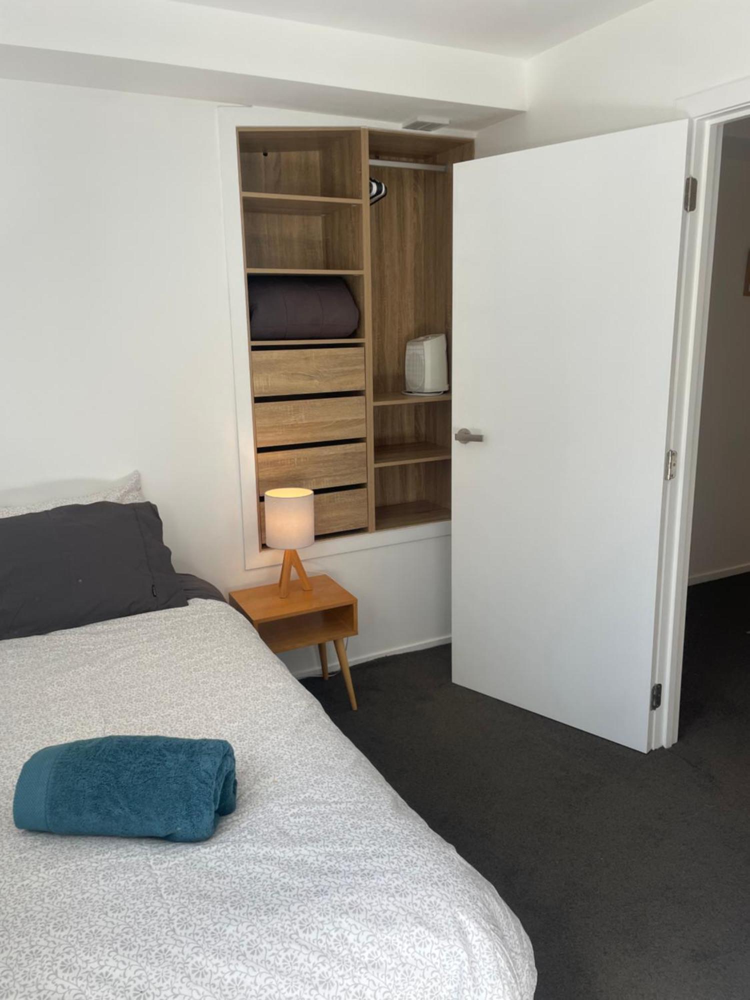 Apartment 2 Bedroom, Walk To Town *
