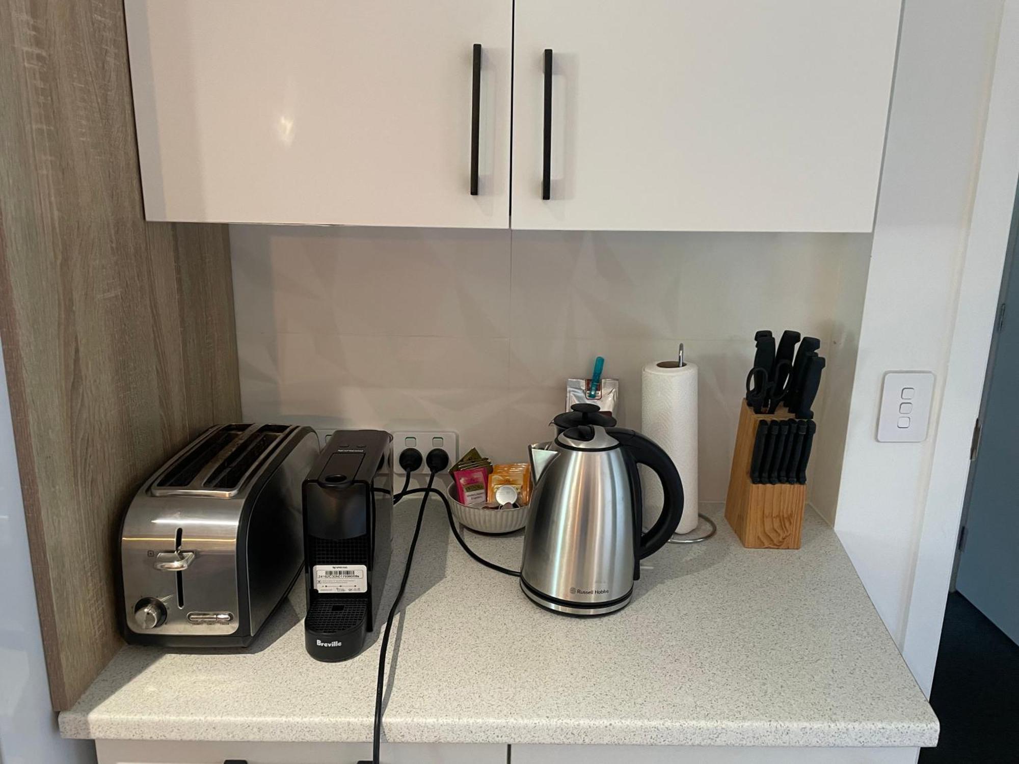 Apartment 2 Bedroom, Walk To Town *
